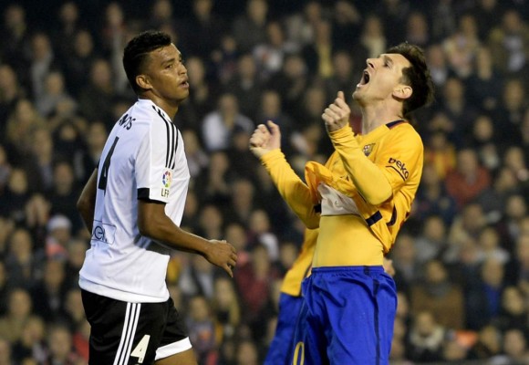 Un exigente Valencia detiene al Barcelona