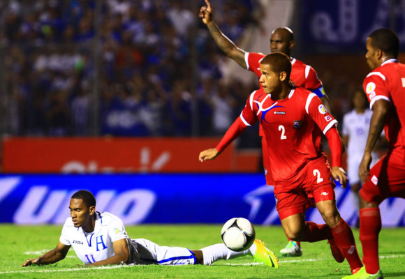 Honduras cede un empate, pero queda a un paso del Mundial