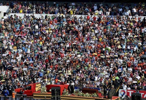 Político mexicano llama 'nacos' a fanáticos de Chespirito