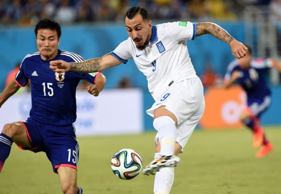 Japón y Grecia firman un empate que no beneficia a ninguno