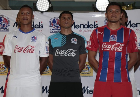 El Olimpia presentó su nueva vestimenta