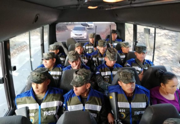 Militares comienzan a dar seguridad a los pasajeros en Tegucigalpa