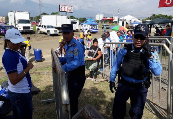 Policía Nacional se toma el estadio Olímpico para el Honduras - Australia