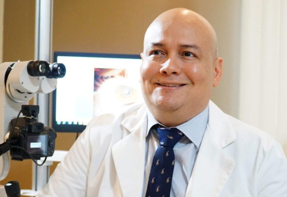 Conceden por segunda vez premio internacional a retinólogo hondureño