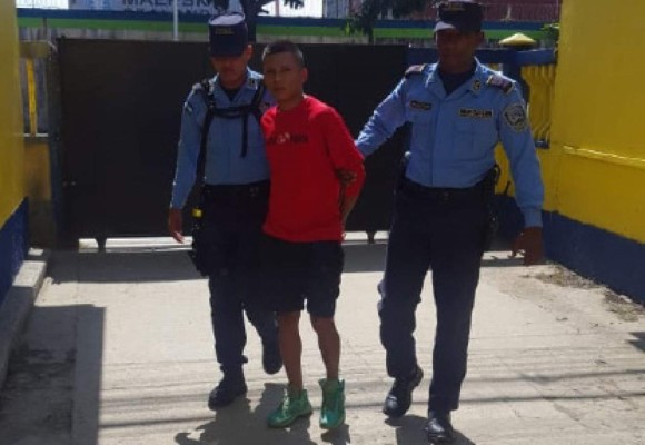 En prisión seguirá nieto acusado de golpear a su abuela en Puerto Cortés