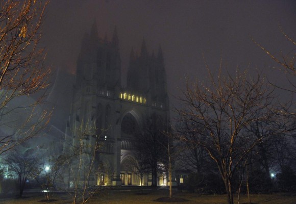 Las ciudades apagaron sus luces para celebrar 'La hora del planeta'