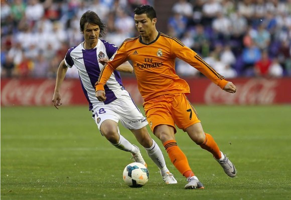 Real Madrid deja escapar el triunfo y se aleja aún más del título