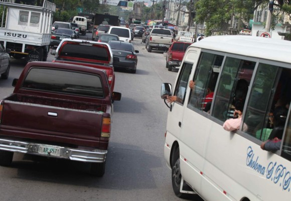 Tranque infernal colapsa calles de San Pedro Sula