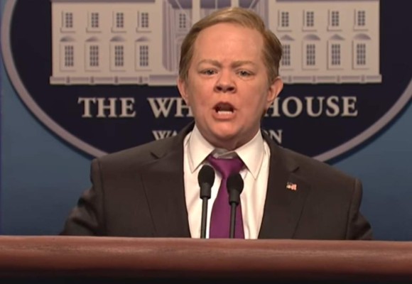 Melissa McCarthy vuelve a imitar al portavoz de Trump y rompe récord en SNL