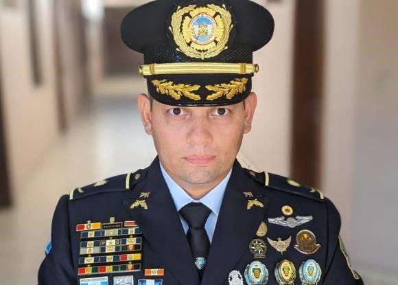 Christian Nolasco, comisario de la Policía Nacional que valientemente confrontó a un grupo armado durante un velorio en Catacamas, Olancho.