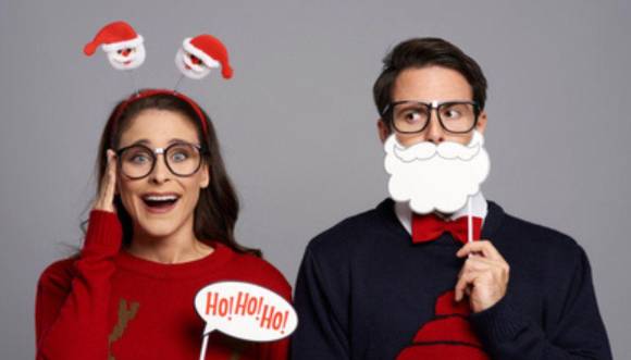 El Día Mundial del Ugly Christmas Sweater (Suéter Navideño Feo) se celebra el tercer viernes de diciembre de cada año, este 2025 se celebra el 19 de diciembre.