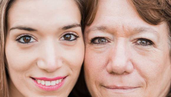 La buena noticia: el envejecimiento no es solo genético. Cambiar hábitos, cuidar la mente, el cuerpo y el corazón puede rejuvenecer más que cualquier tratamiento estético.