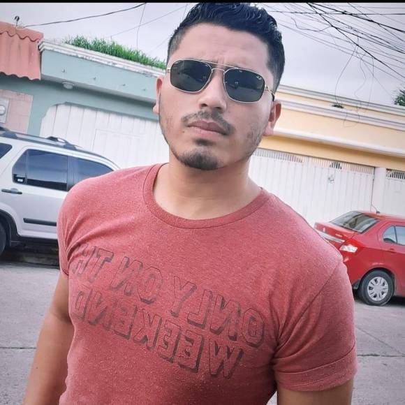 Según primeros informes, el joven, recién graduado de la carrera de Derecho en la Universidad Nacional Autónoma de Honduras (UNAH), se citó con dos hombres cuando intentaba vender su vehículo. 