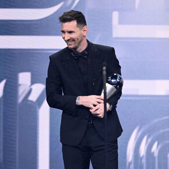 En las votaciones, <b>Messi</b> superó a Kylian Mbappé y a Karim Benzema, que en diciembre había ganado el Balón de Oro, el prestigioso premio que entrega la revista France Football al mejor jugador del año.