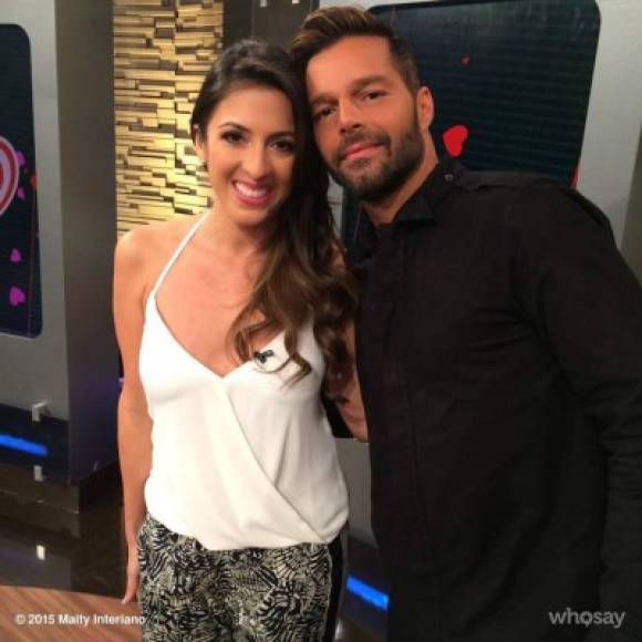 Maity Interiano con Ricky Martin.