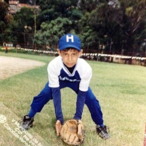 El hondureño se enamoró del béisbol desde que estaba pequeño. Incluso, no tenía ni diez años de edad cuando ya competía en ligas menores en San Pedro Sula.