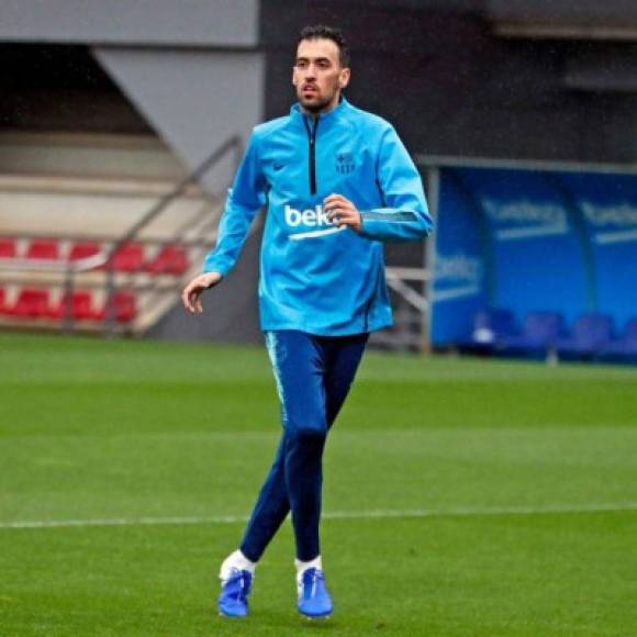 Sergio Busquets: Estará en el centro del campo. Su calidad es indiscutible.