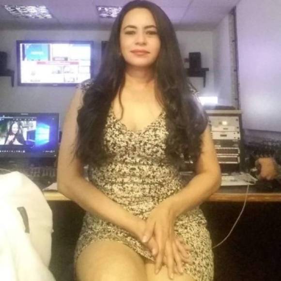 La periodista Kenya Torres labora para la cadena TV Azteca Honduras.