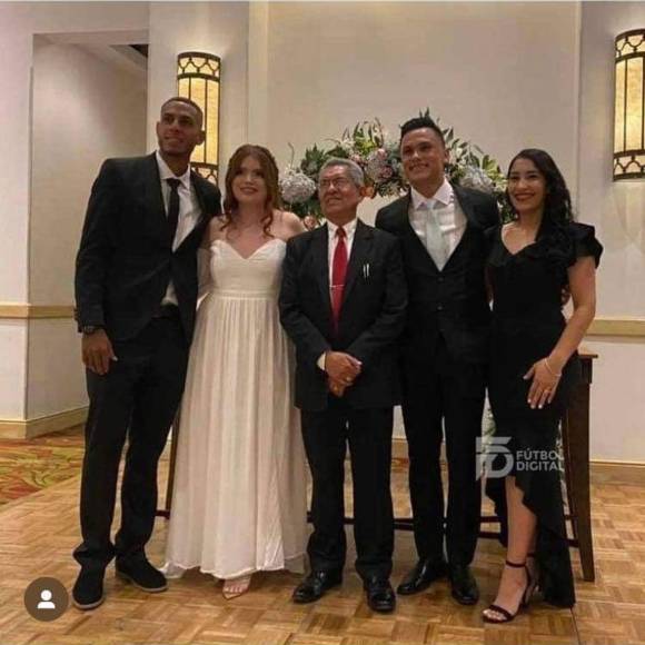 Los padrinos de la boda Maldonado-Bruni fueron el también futbolista Eddie Hernández y su esposa Lorena Varela.