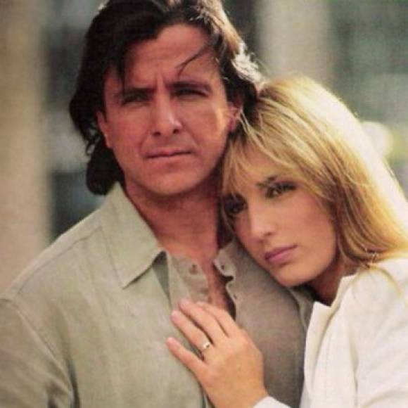 Eduardo Palomo procreó una familia junto a la bella actriz Carina Ricco, quien hasta el día de hoy no ha podido encontrar nuevamente el amor. <br/><br/>Sin embargo ella y su hija se han mantenido muy unidas luego de la partida de su esposo. <br/><br/>