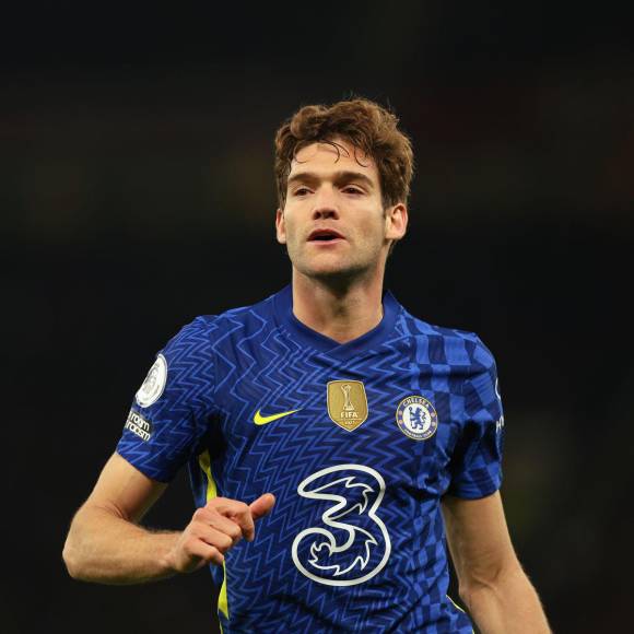 El lateral español Marcos Alonso está convencido de abandonar el Chelsea, tal y como informó el periodista especialista el fichajes Fabrizio Romano. El acuerdo entre el jugador y el Barça ya estaría hecho, pero ahora el conjunto culé, cuya situación financiera es muy mala, está esperando el precio final del traspaso para ver si puede hacerlo.