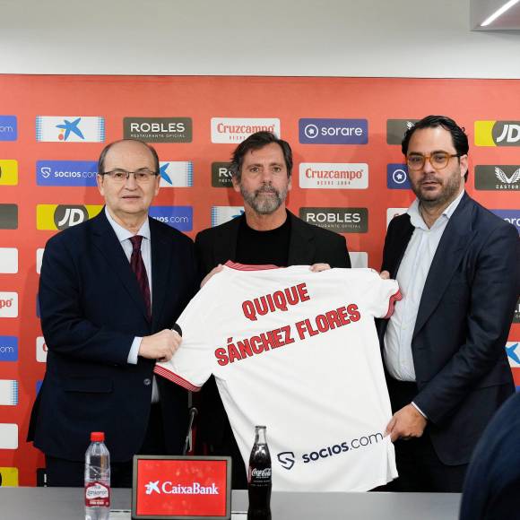 Quique Sánchez Flores es el nuevo entrenador del Sevilla, en sustitución del uruguayo Diego Alonso, destituido el pasado sábado tras perder 0-3 ante el Getafe, y ha firmado un contrato con el club hispalense por lo que resta de esta temporada y la próxima, hasta junio de 2025.