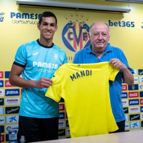 El central argelino Aissa Mandi ha sido presentado como nuevo jugador del Villarreal de España. Foto Twitter Villarreal.