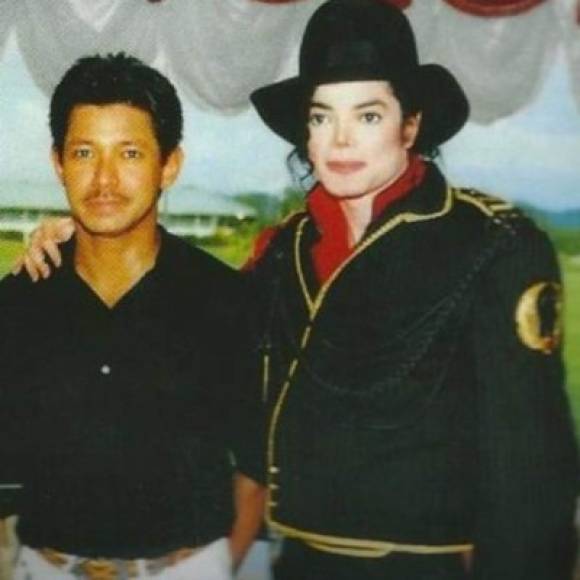 Su padre Jefri Bolkiah, hermano del sultán, es jefe de la Agencia de Inversiones de Brunei, que depende del Ministerio de Finanzas del país. Celebró sus 50 años con un show privado de Michael Jackson, luego de abonar casi 17 millones de dólares.