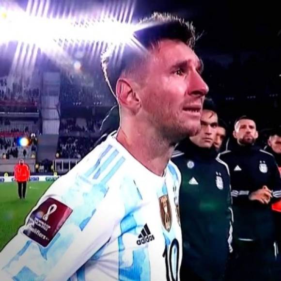 Las lágrimas de un Messi muy emocionado al celebrar con su gente la última Copa América en el estadio Monumental.