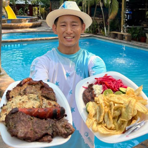 Recientemente, el influencer japonés radicado en Honduras, Shin Fujiyama, visitó este lugar y lo destacó por sus asombrosas instalaciones y deliciosa gastronomía. 