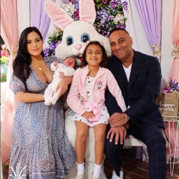 La exMiss Honduras 2012 dio a luz a su primer hijo, Russell Santiago Peters, en abril de 2019. El pequeño es producto de su relación con el comediante Russell Peters, quien ya es padre de una niña.