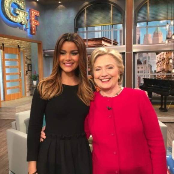 Clarissa Molina con Hillary Clinton.