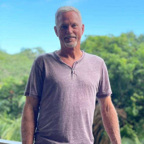 A finales de agosto las autoridades hondureñas en Roatán detuvieron y remitieron a prisión al estadounidense Gary Johnston, de 63 años, ante una presunta vinculación suya con la desaparición de Angie Samantha.