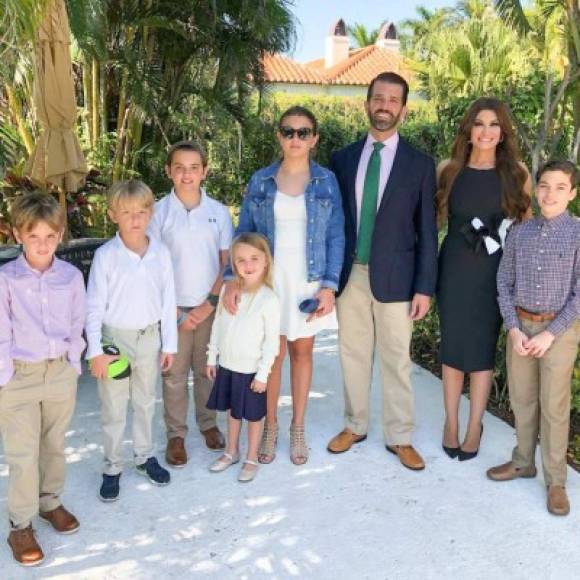 Trump Jr. inició una relación poco después con la ex presentadora de Fox News, Kimberly Guilfoyle, con quien se mudó a Florida en febrero de este año para estar más cerca de sus hijos.