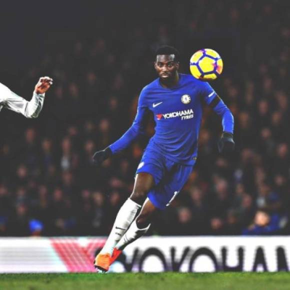 El entrenador del Chelsea, Maurizio Sarri, ha dicho en rueda de prensaque el centrocampista Tiémoué Bakayoko puede salir cedido. Se menciona que el AC Milan puede ser su nuevo club.