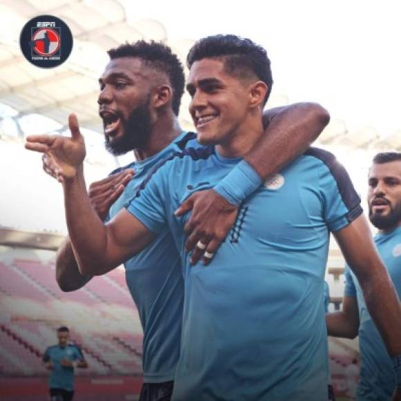 Luis Palma y Jorge Benguché celebrando el gol del 1-1 de Honduras.