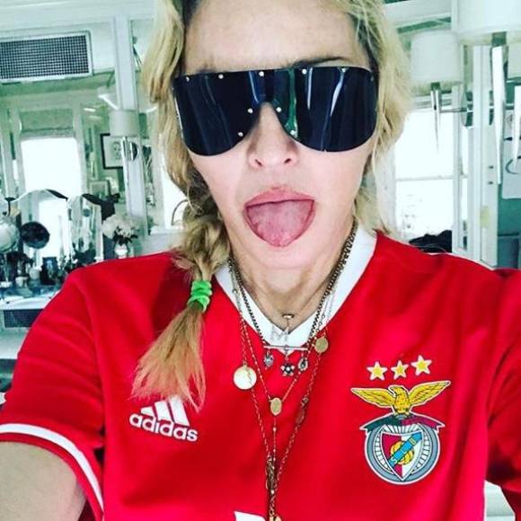 Madonna se hizo seguidora del Benfica y al siguiente año intentó una academia de fútbol en Malawi, una iniciativa inspirada por su hijo.