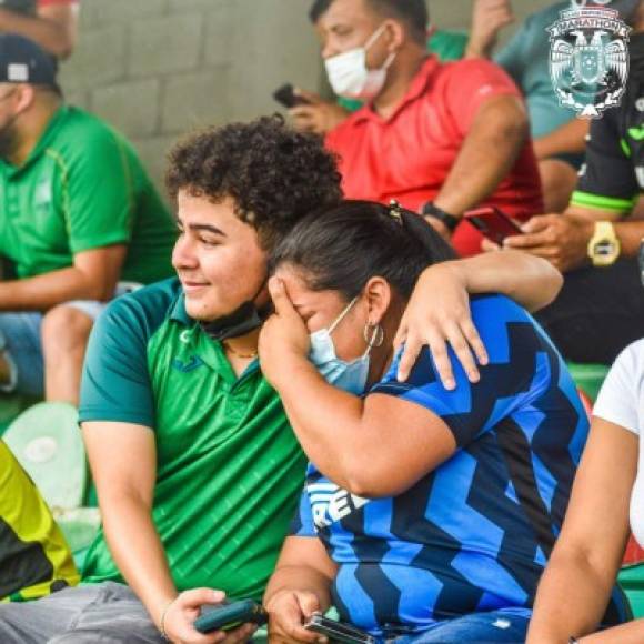 En las gradas del Yankel, la madre de Isaac Castillo, Doña Ruth Díaz, rompió el llanto tras el gol que marcó su hijo y el cual se lo dedicó. Un emotivo momento.