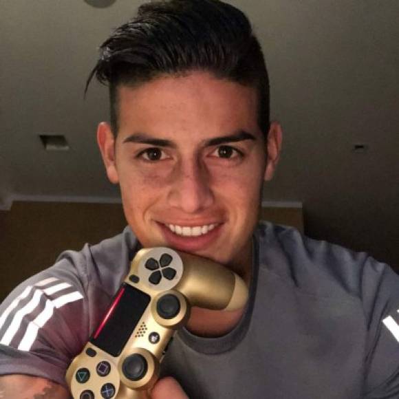 James Rodríguez también es un amante del FIFA.