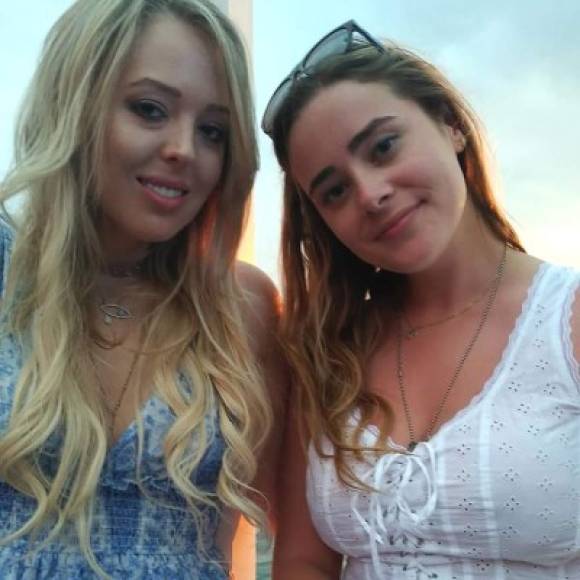 También es una de las amigas más cercanas de Tiffany Trump, pese a las diferencias políticas de sus familias.