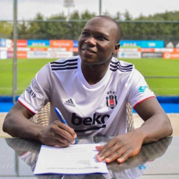 El Besiktas ha fichado al delantero camerunés Vincent Aboubakar como agente libre. Firma por una temporada y llega procedente del Porto de Portugal.<br/>