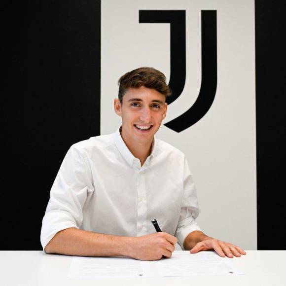 OFICIAL: El versátil carrilero italiano Andrea Cambiaso abandona las filas del Génova para abrir una nueva etapa en la Juventus. Firma hasta 2027.