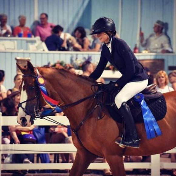 La hija del fundador de Apple participó en los Juegos Panamericanos de Lima 2019 y se llevó medalla de bronce, en la disciplina de Salto Ecuestre por Equipos, al ubicarse en la tercera posición de la prueba junto al equipo de los Estados Unidos.