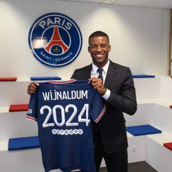 Georginio Wijnaldum fue presentado como nuevo jugador del París Saint Germain. El centrocampista holandés reveló por qué se decidió por el PSG, rechazando al FC Barcelona de Ronald Koeman. “Estaba al final de mi contrato y varios clubes se pusieron en contacto conmigo. Cuando vino el PSG, todo fue muy bien y rápidamente firmé. Mauricio Pochettino ya se había dirigido a mí en su momento para fichar por el Tottenham, así que ya había tenido conversaciones con él. Todo el club me hizo sentir que me querían de verdad, así que eso también influyó mucho en mi decisión”, aseguró en una entrevista al canal televisivo del club parisino.<br/><br/>El jugador resalta en sus declaraciones lo complicado que fue elegir a su nuevo equipo. Incluso, declaró que “escoger entre el Barça y el Paris Saint-Germain fue una elección verdaderamente complicada, ya que soy aficionado del Barça desde que soy muy joven”.