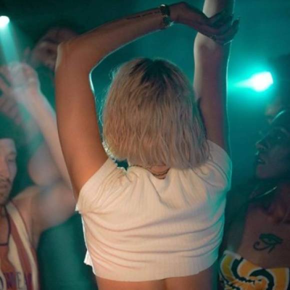La artista británica en Twitter, Dua Lipa presentará esta semana, concretamente el jueves día 6 de septiembre, un nuevo single titulado ‘Electricity’. Se trata de aquella colaboración con dos de los productores más importantes del pop de los últimos años, Mark Ronson (Amy Winehouse, Lady Gaga) y Diplo (Madonna, Beyoncé), que ahora forman un tándem bajo el nombre de Silk City.<br/><br/><br/><br/><br/><br/>