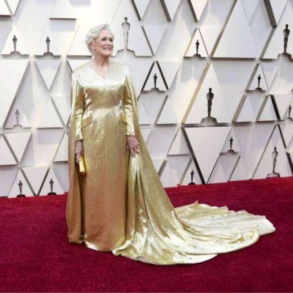 Gane o no, Glenn Close, nominada a mejor actriz, ya es una de las ganadores con este vestido dorado con capa.