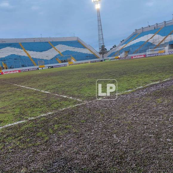 Una vergüenza: así lucen las canchas de los estadios Morazán y Nacional durante el Premundial Sub-20 de Concacaf