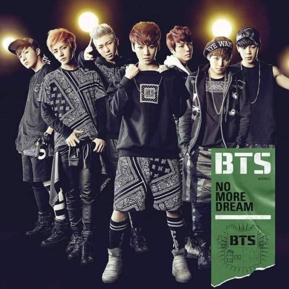 Diez años después de su lanzamiento, el himno debut de BTS, No More Dream, se convirtió en la canción número uno en iTunes de EE. UU. este 16 de diciembre. Además, la canción se convirtió en el sencillo número 32 del grupo en alcanzar el primer puesto en la lista. 
