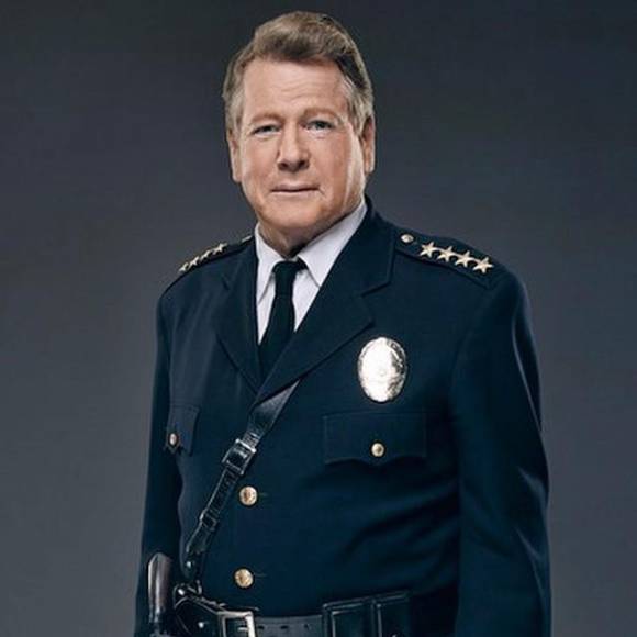 A el actor Ryan O’Neal se le diagnosticó cáncer de próstata en etapa 4 en el 2012, pero luego se describió como etapa T2b , lo que significa que estaba en más de la mitad de un lado de la próstata y confinado a la próstata. Fue tratado con crioterapia dirigida, dijo en Prostate Institute of America: “Me atrajo particularmente la opción de crioterapia debido al riesgo reducido de efectos secundarios. No tuvo ningún efecto residual”.