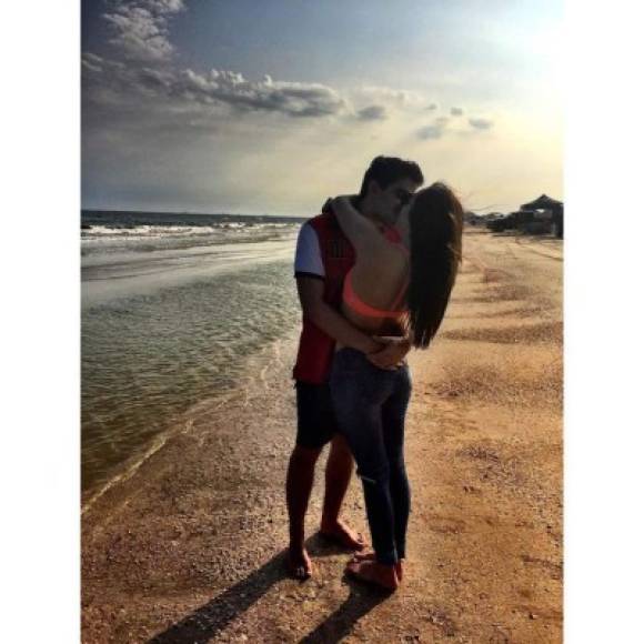 Frida Sofía con su novio muy felices en Instagram.